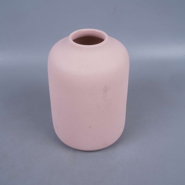 Matt ljusrosa vas med rund öppning
