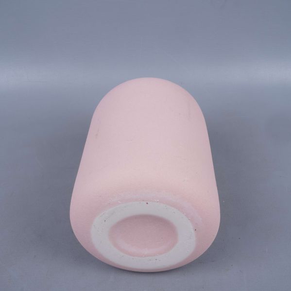Vasens botten i ljusrosa med vit botten