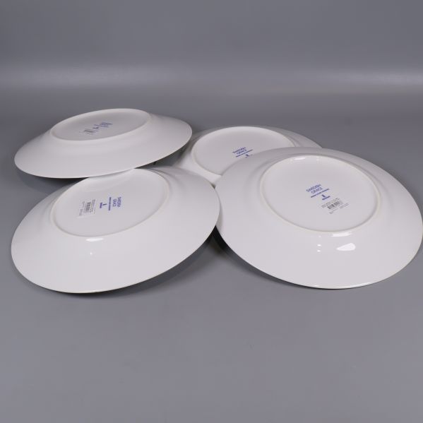 Tallrikarna vända upp och ned med märkning synlig