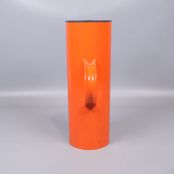 Baksidan av termos med runt handtag