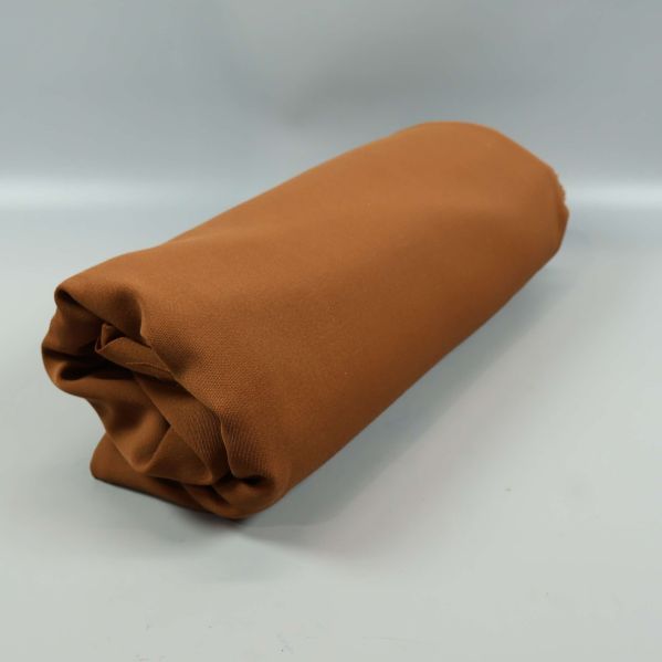 Rostbrun tyg rullat till cylinder