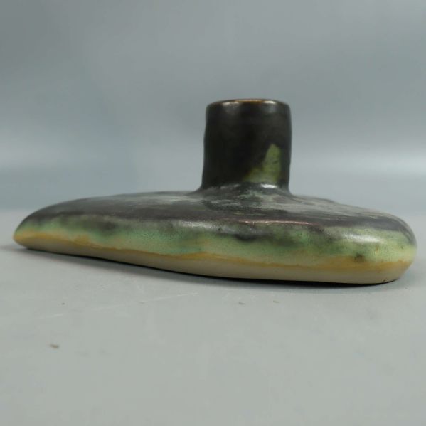 Keramisk ljushållare i hjärtform från sidan