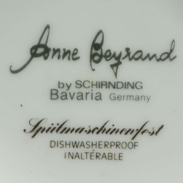 Signatur Anne Beyrand by Schirnding Bavaria inskriven under teservis