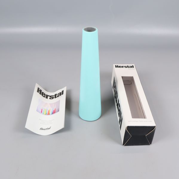 Ljusblå konisk ljusstake med förpackning och broschyr