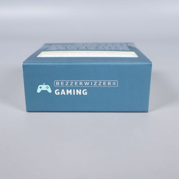 Sidan av gaminglåda med BEZZERWIZZER och Gaming-tryck