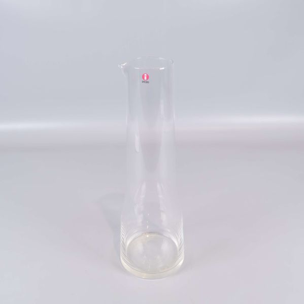 Hög smal glaskaraff med enkel pip från Iittala