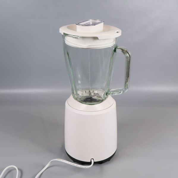 Mixer med glaskanna sedd från sidan, handtag synligt