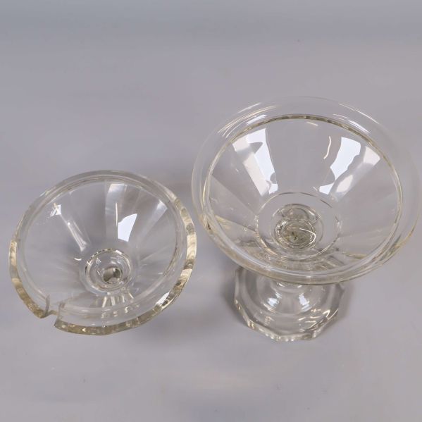 Skål och lock i glas visade separat uppifrån
