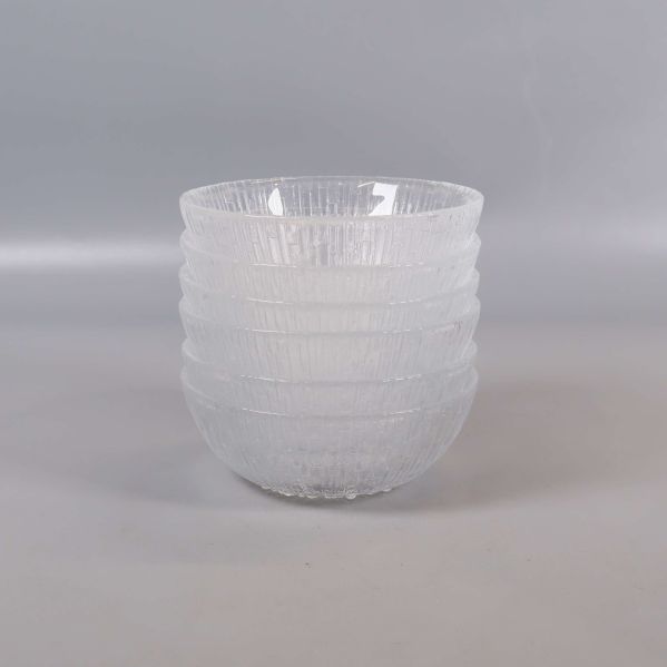 Skål i klart glas med strukturerad yta