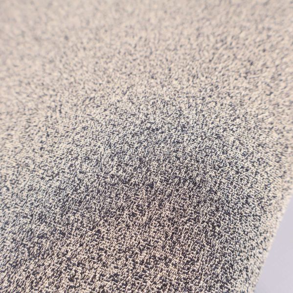 Närbild på tät väv i beige textil
