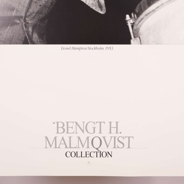 Text Bengt H. Malmqvist Collection på vit kant av postern