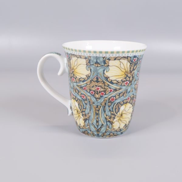 Mugg med handtag och William Morris-inspirerat blommönster