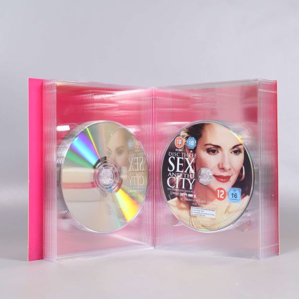 Två DVD-skivor från Sex and the City i genomskinligt fodral