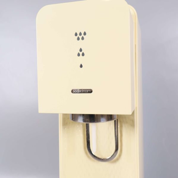 Närbild av Sodastream-maskinens framdel med droppdesign