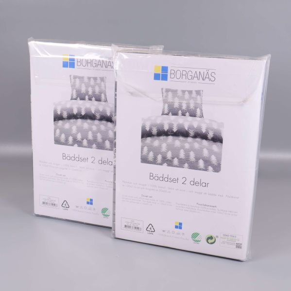 Baksida av förpackade bäddset med produktinformation