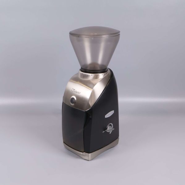 Elektrisk kaffekvarn med matt finish och metallpanel