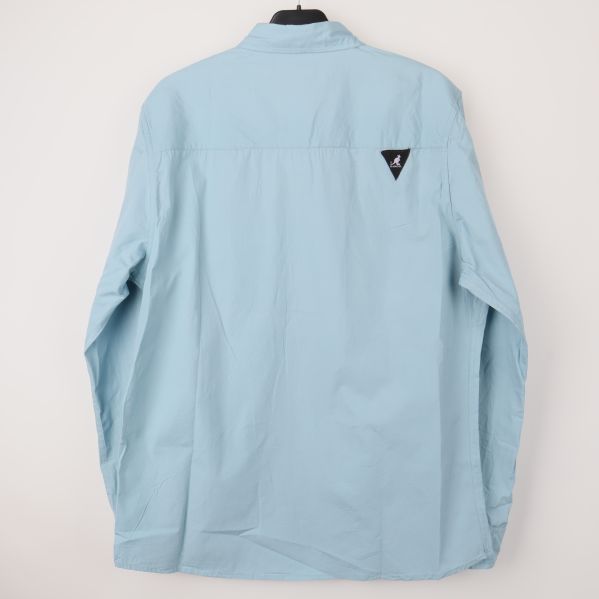 Skjortas baksida med enkel design
