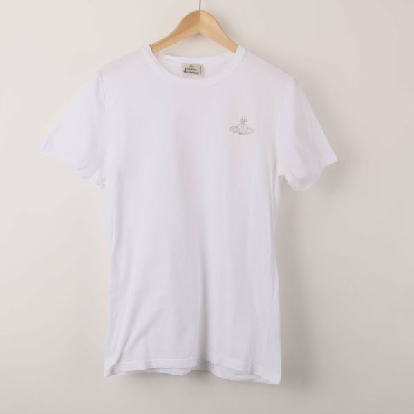 Vit T-shirt framifrån