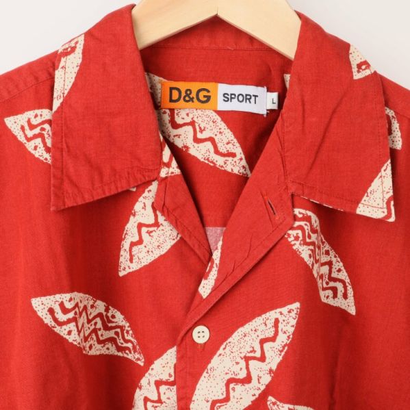 Närbild av D&G märkesetikett