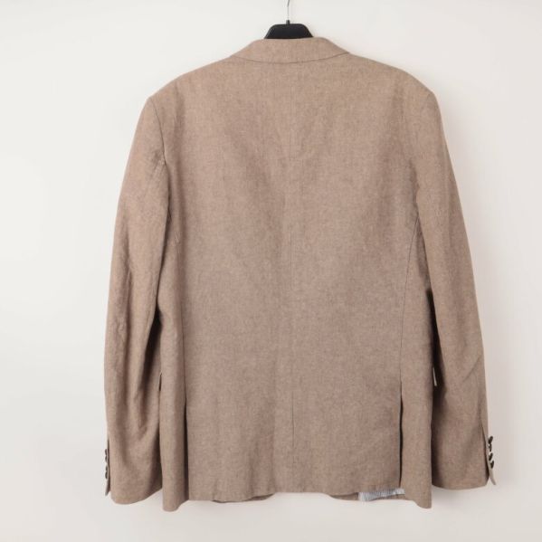 Baksidan av beige kavaj