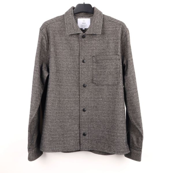 Skjorta med bröstficka och knappar Rutig skjorta med bröstficka och knappar