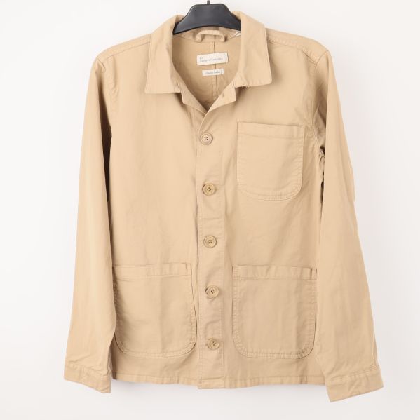 Beige skjortjacka framifrån med fickor