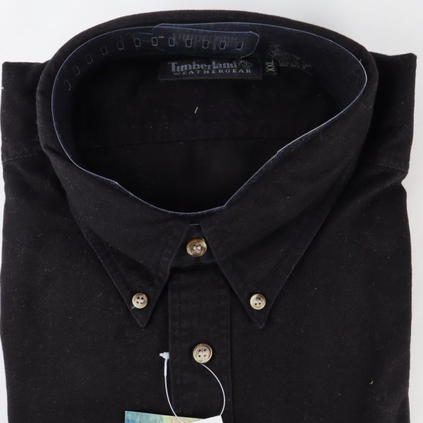 Klassisk krage och knappar Närbild av skjortans krage och knappar