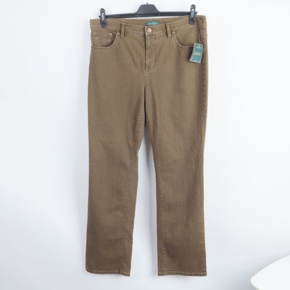 Jeans framifrån med etikett