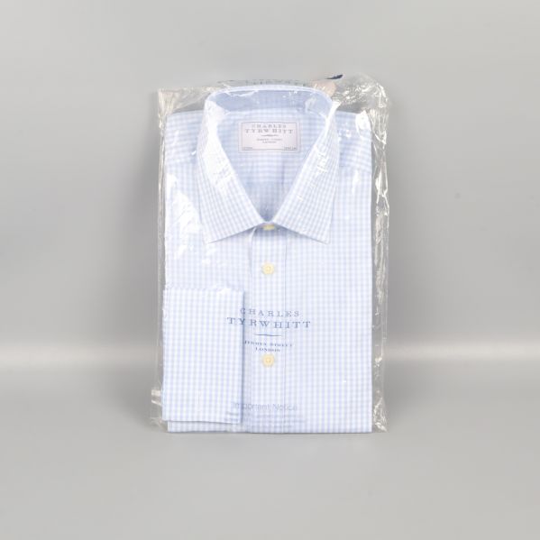Herrskjorta i förpackning Ljusblå rutig herrskjorta i förpackning
