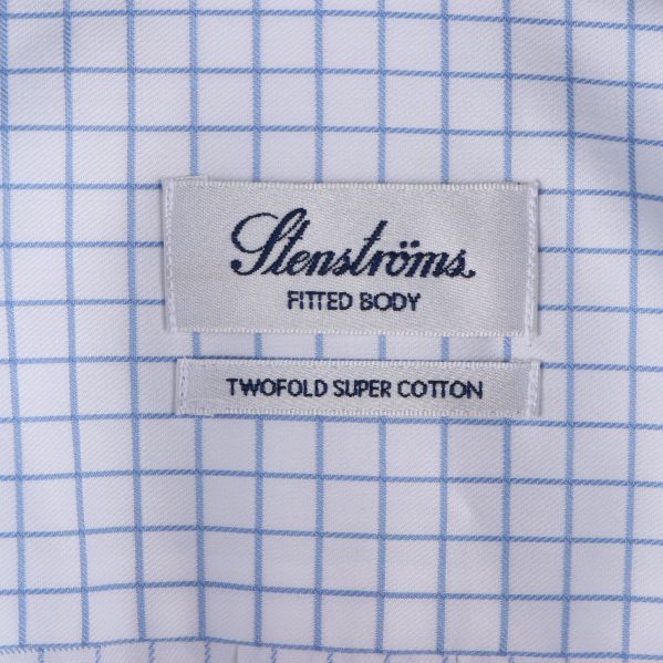 Etikett med Stenströms logga och materialinformation