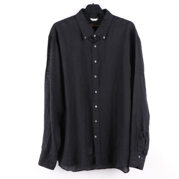 Svart skjorta med knappar Svart skjorta framifrån