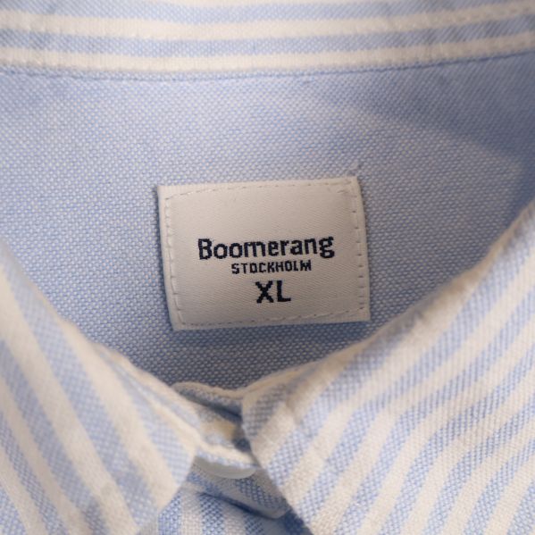 Boomerang Stockholm etiketten på skjortan