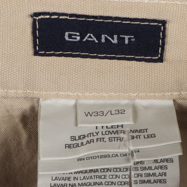 Innersömsetikett på jeans med storleksinformation