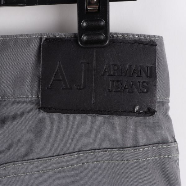 Lädermärke med logotypen: AJ Armani Jeans