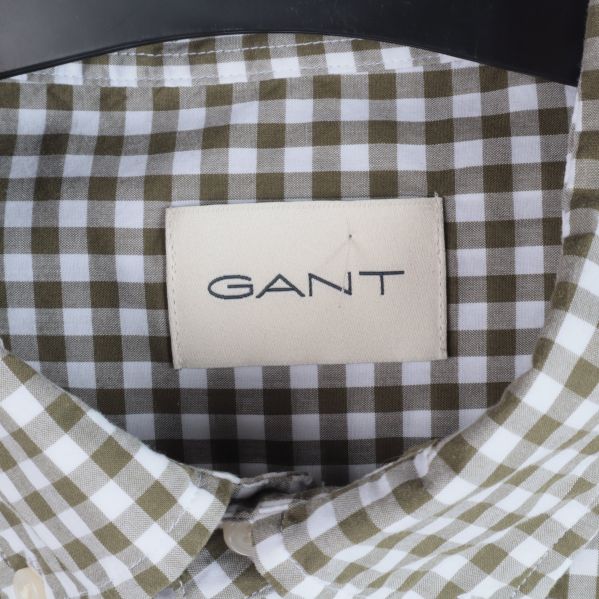 GANT-märke på kragen