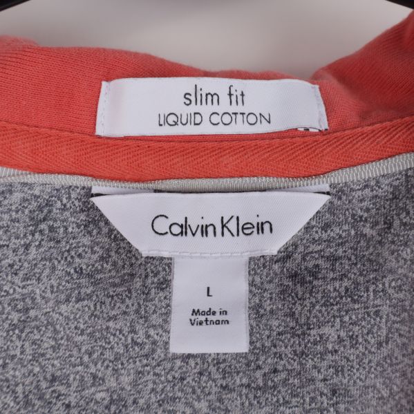 Calvin Klein etikett i nacken