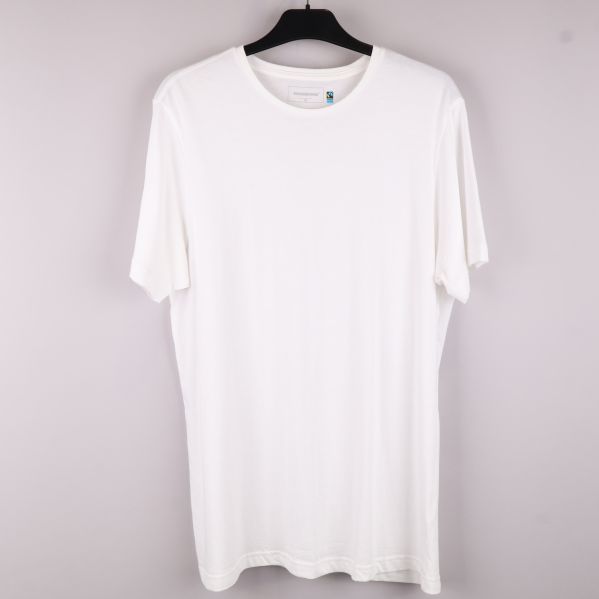 Vit t-shirt framifrån 