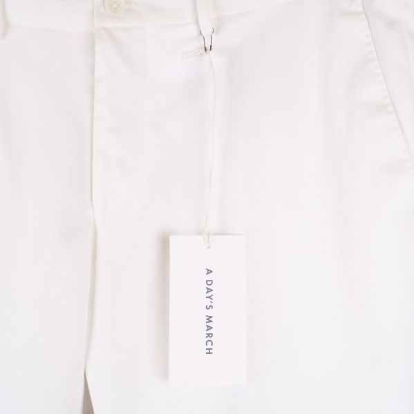 Etikett med texten A Day's March