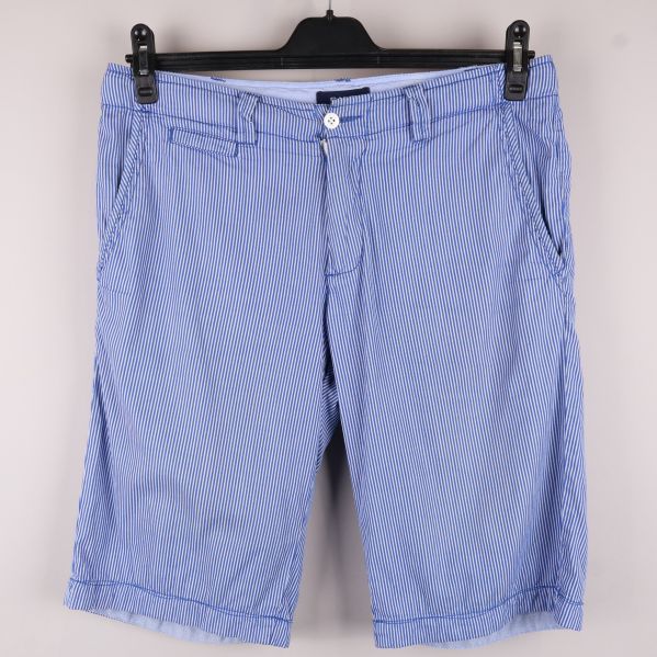 Blå och vita randiga shorts, framifrån