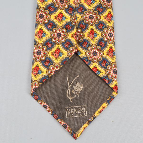 Kenzo logo på insidan av slipsen