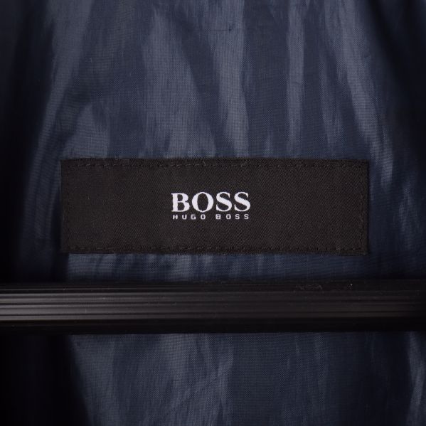 Inre märketikett med Hugo Boss logotyp