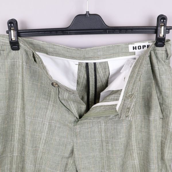 Chinos med öppen gylf och bälteshällor