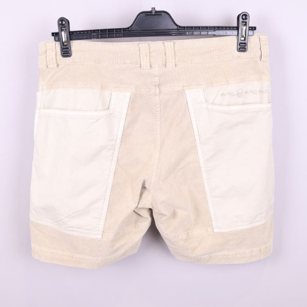 Shorts bak med fickdetaljer