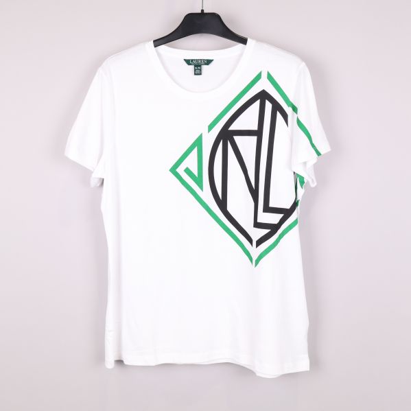 Framsida av vit t-shirt med grafiskt mönster