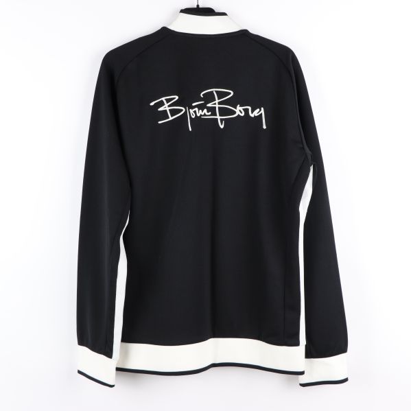 Baksida av jacka med broderad logo