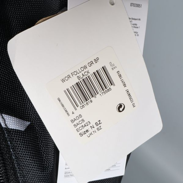 Etikett med produktinformation på ryggsäcken