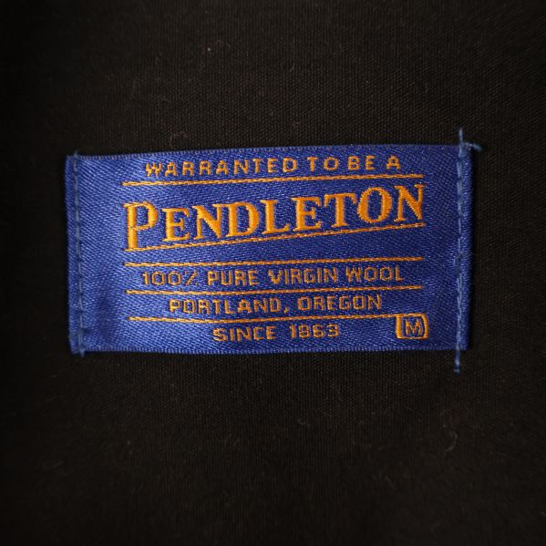 Pendleton varumärkesetikett på skjorta