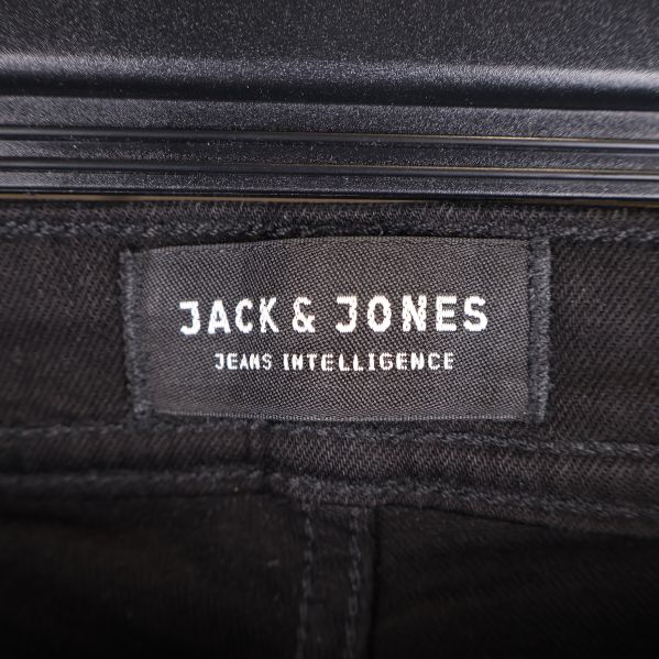Jack & Jones märke på insidan av jeansen