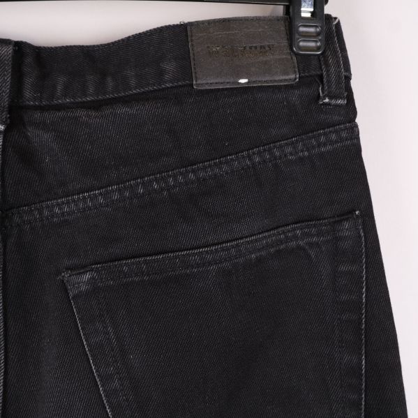 Jeansbaksida med bältesögla och fickor