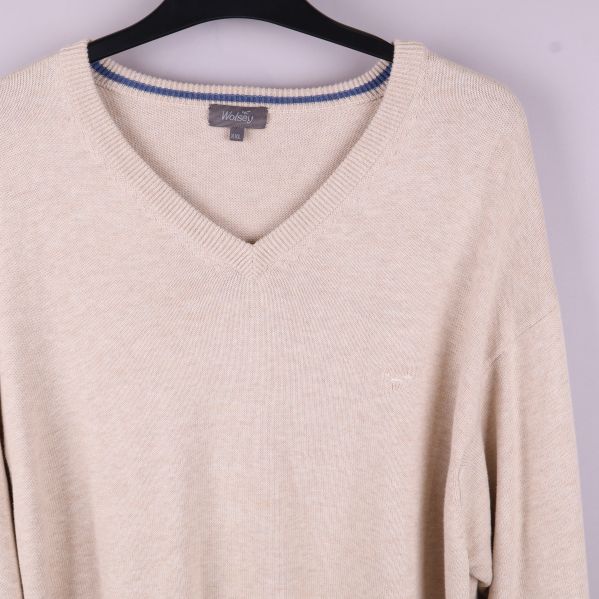 Närbild på bröstdetalj av tröja